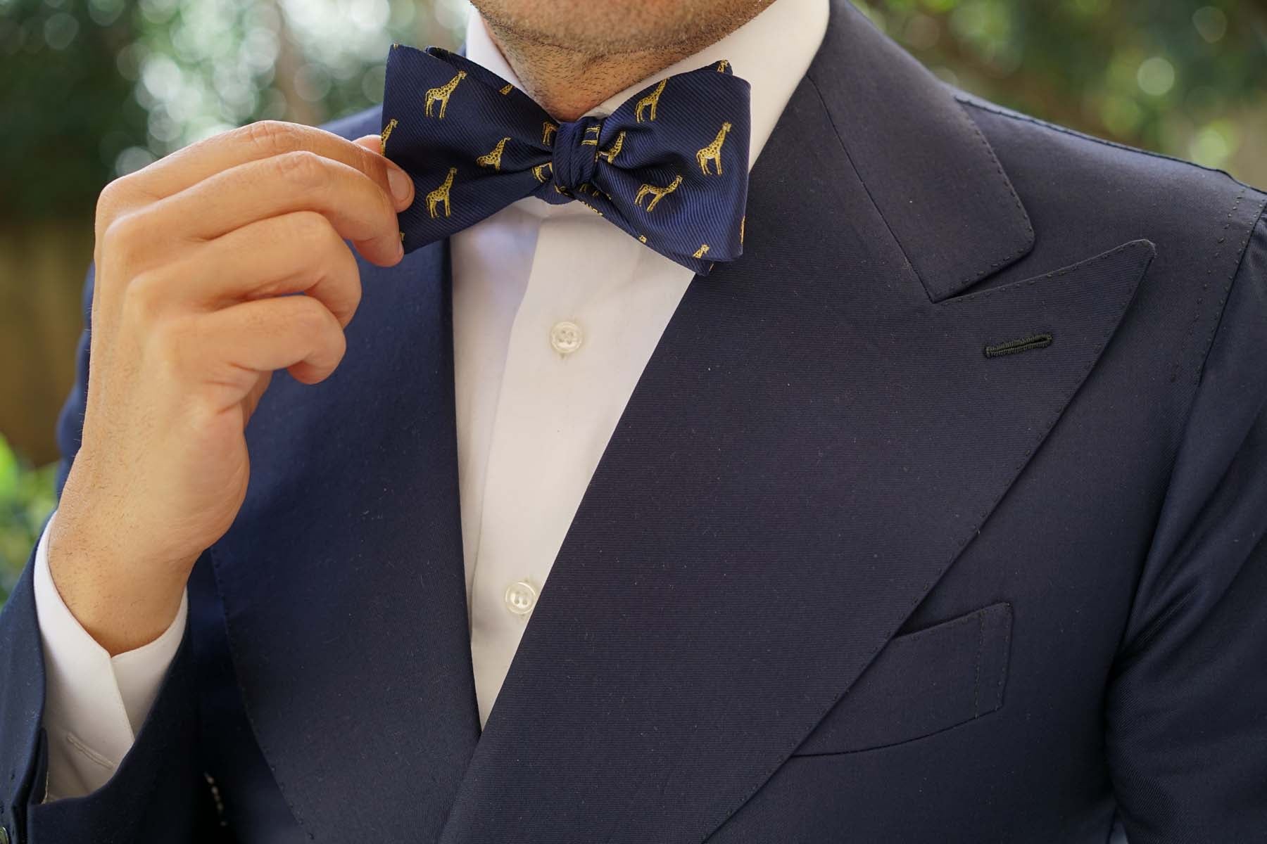 Natbeck Giraffe Self Bow Tie Cute Cotton Self Tie Bow Tie with Giraffe Pattern for Office or Parties