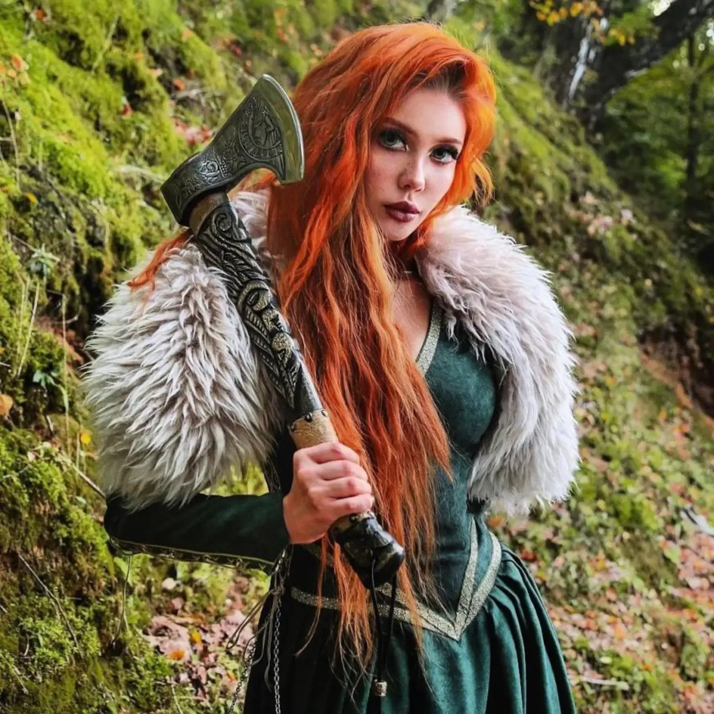 50% ZĽAVA - Severská rytá uhlíková oceľ Viking Raven. Najlepší spoločník pre outdoorových nadšencov