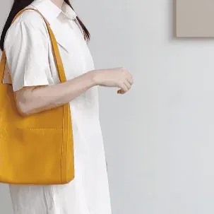 👜СЕМПЛА ЕДНОЦВЕТНА ЧАНТА ЗА РАМО ОТ ЕСТЕСТВЕНА КОЖА