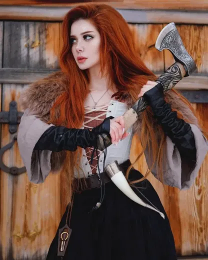 50% ZĽAVA - Severská rytá uhlíková oceľ Viking Raven. Najlepší spoločník pre outdoorových nadšencov