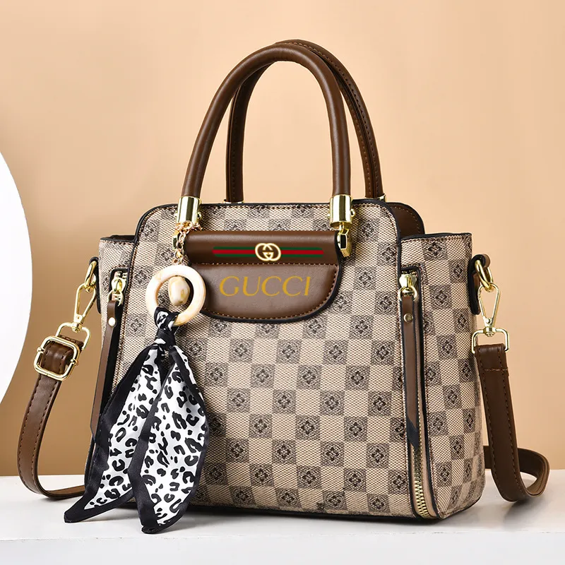 GUCCI Нова модна кожена чанта в контрастен цвят от 2024 г