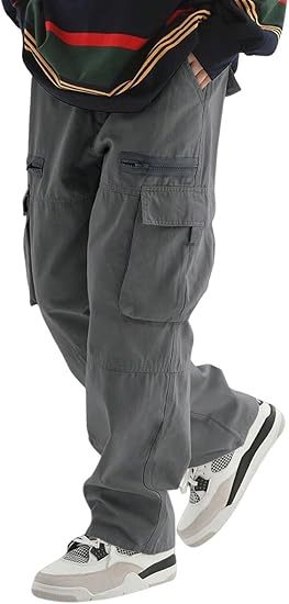 Men's loose-fitting solid color cargo pants with multiple pockets