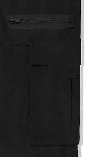 Men's loose-fitting solid color cargo pants with multiple pockets