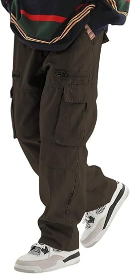 Men's loose-fitting solid color cargo pants with multiple pockets