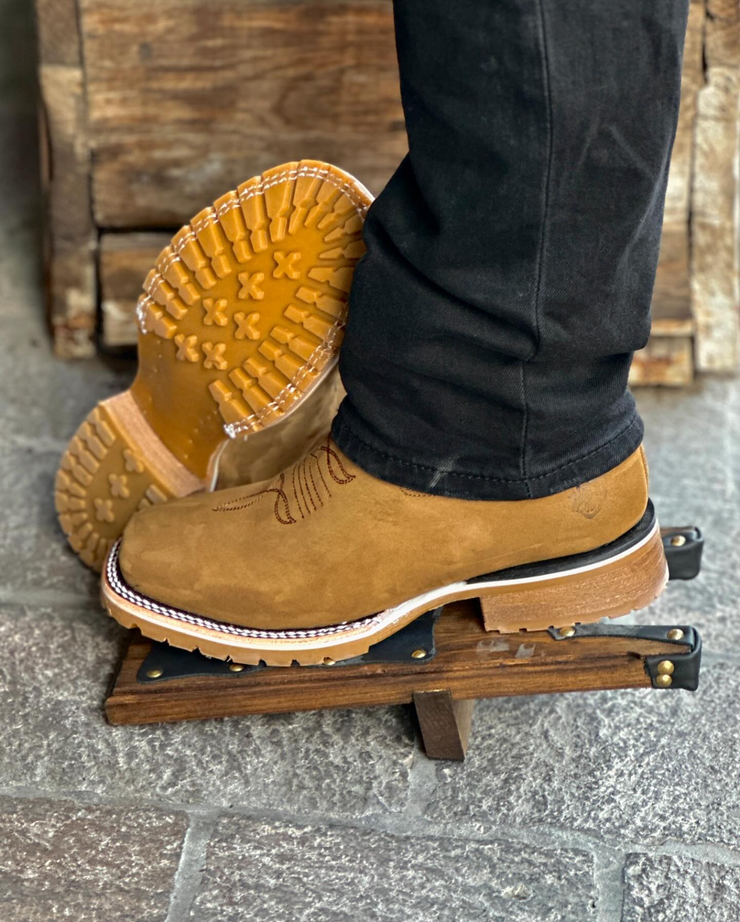 almeida_bootsoficial_1740860250_3578917632653930607_52220402971