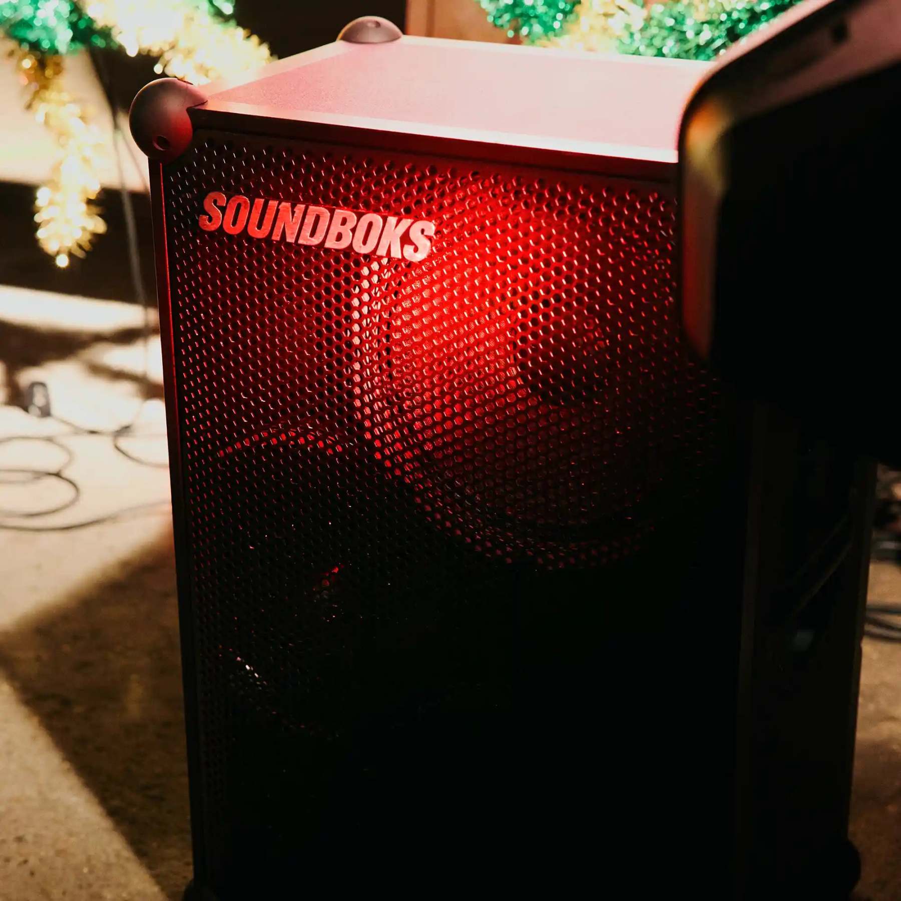 The Soundboks 4 on floor in red light#grill-color_black