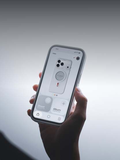 Klynein™ phone case with a screen you can change anytime