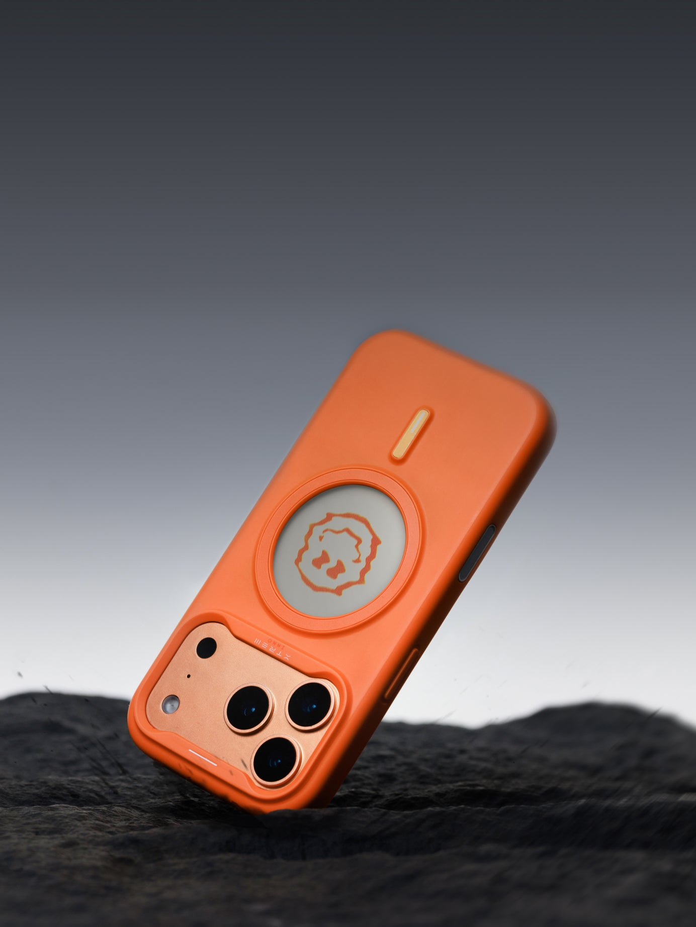 Klynein™ phone case with a screen you can change anytime