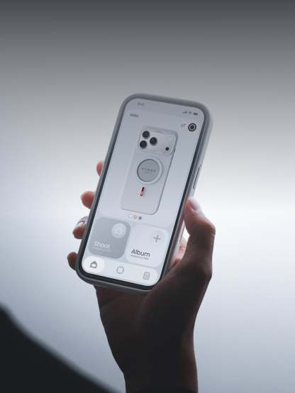 Klynein™ phone case with a screen you can change anytime