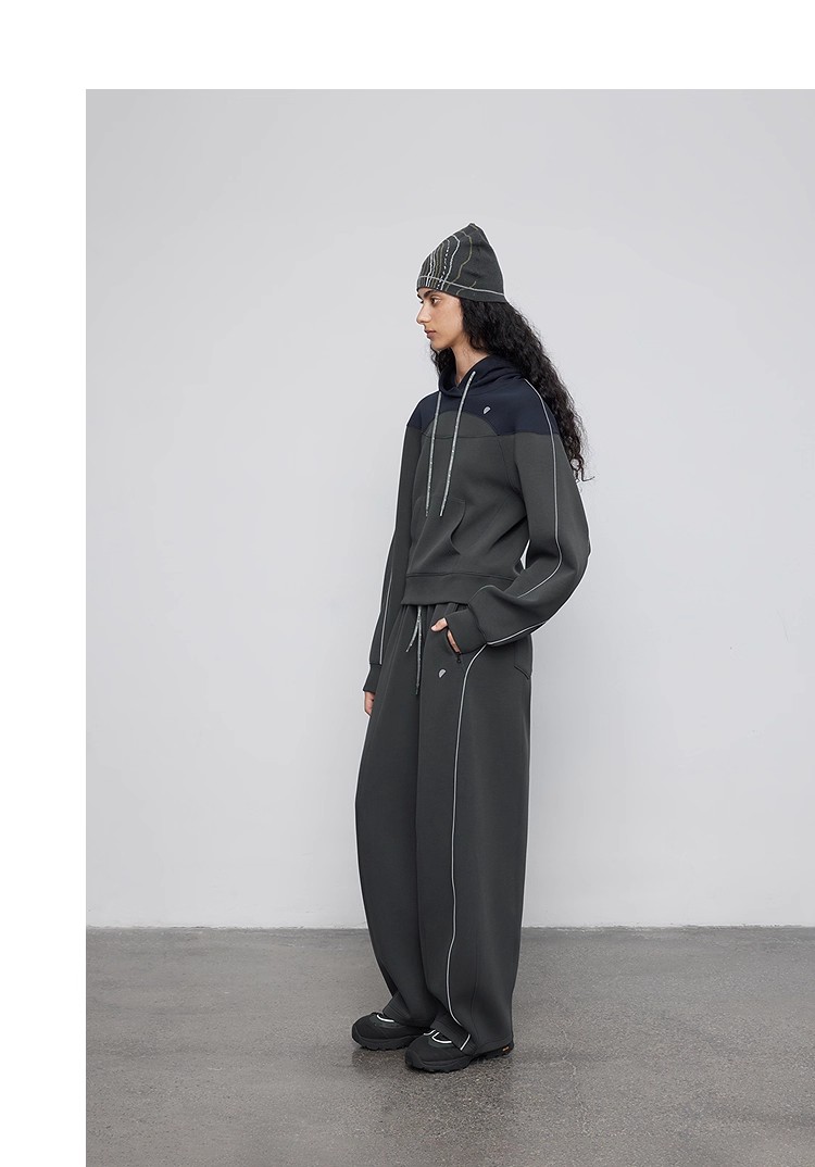 Split-panel sweatshirt suit 110