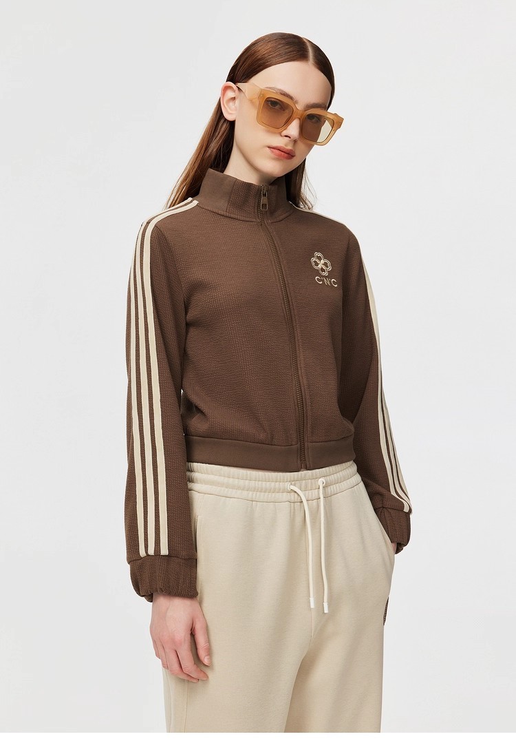 Embroidered patch casual knitted jacket 146