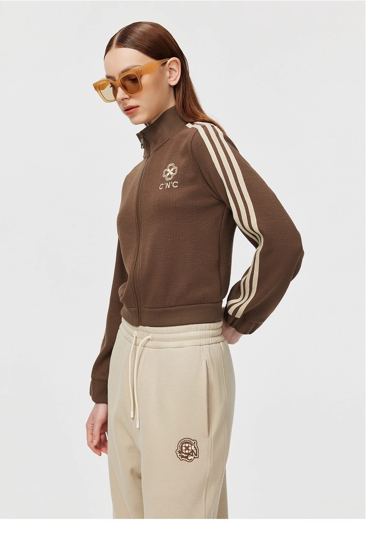 Embroidered patch casual knitted jacket 146