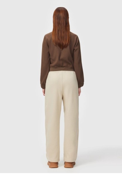 Embroidered patch casual knitted jacket 146