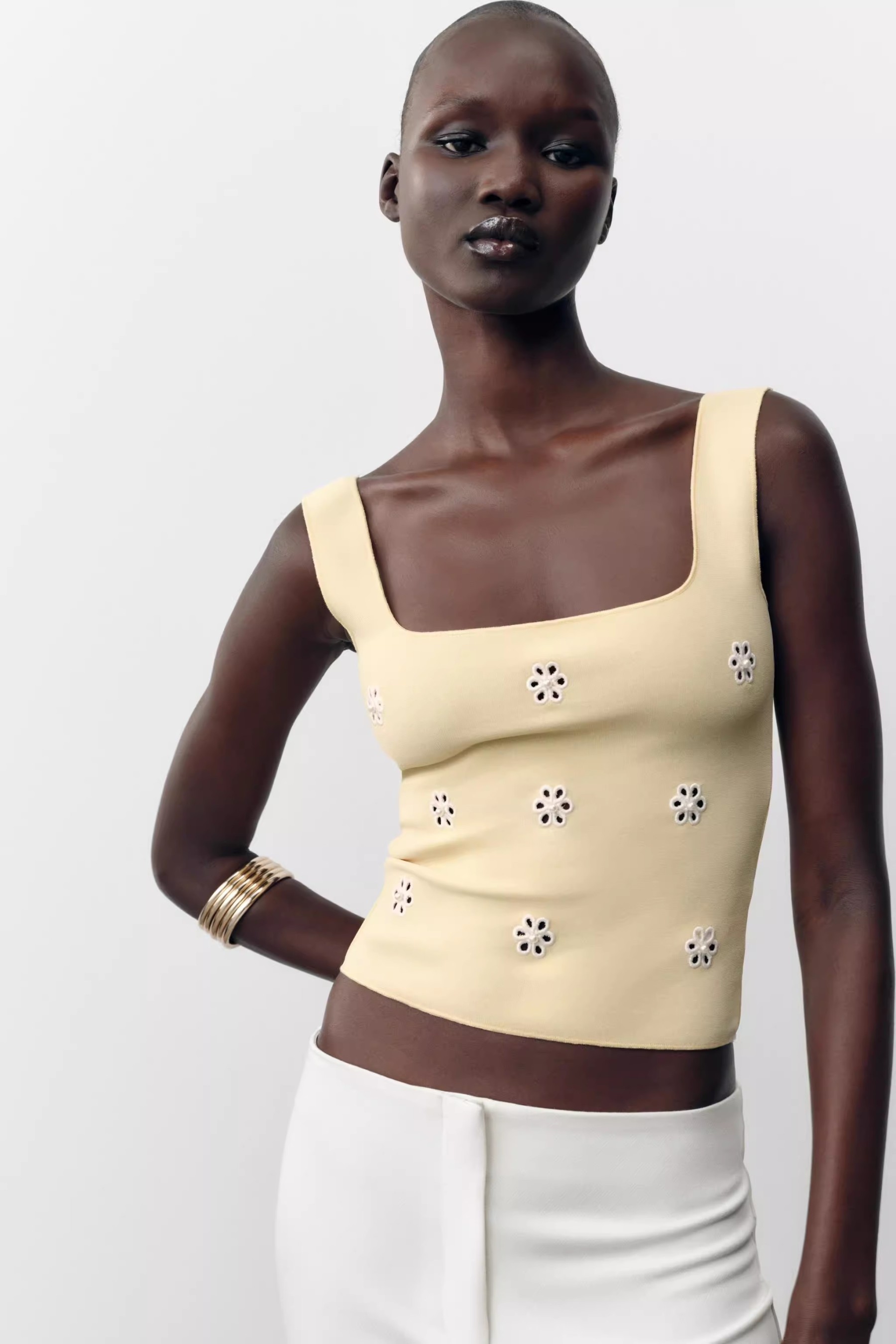 Flower hollow embroidery stretch vest 77