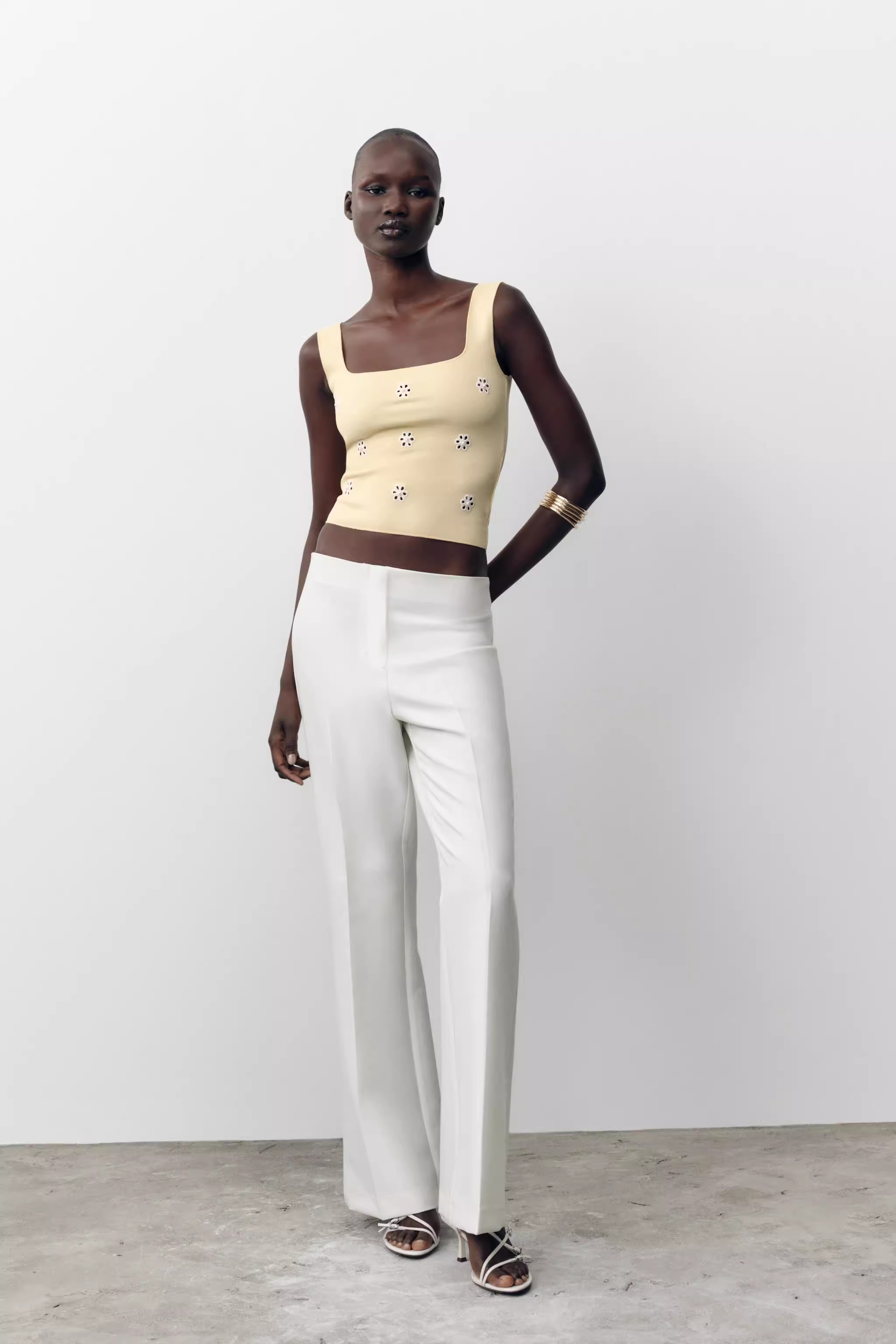 Flower hollow embroidery stretch vest 77