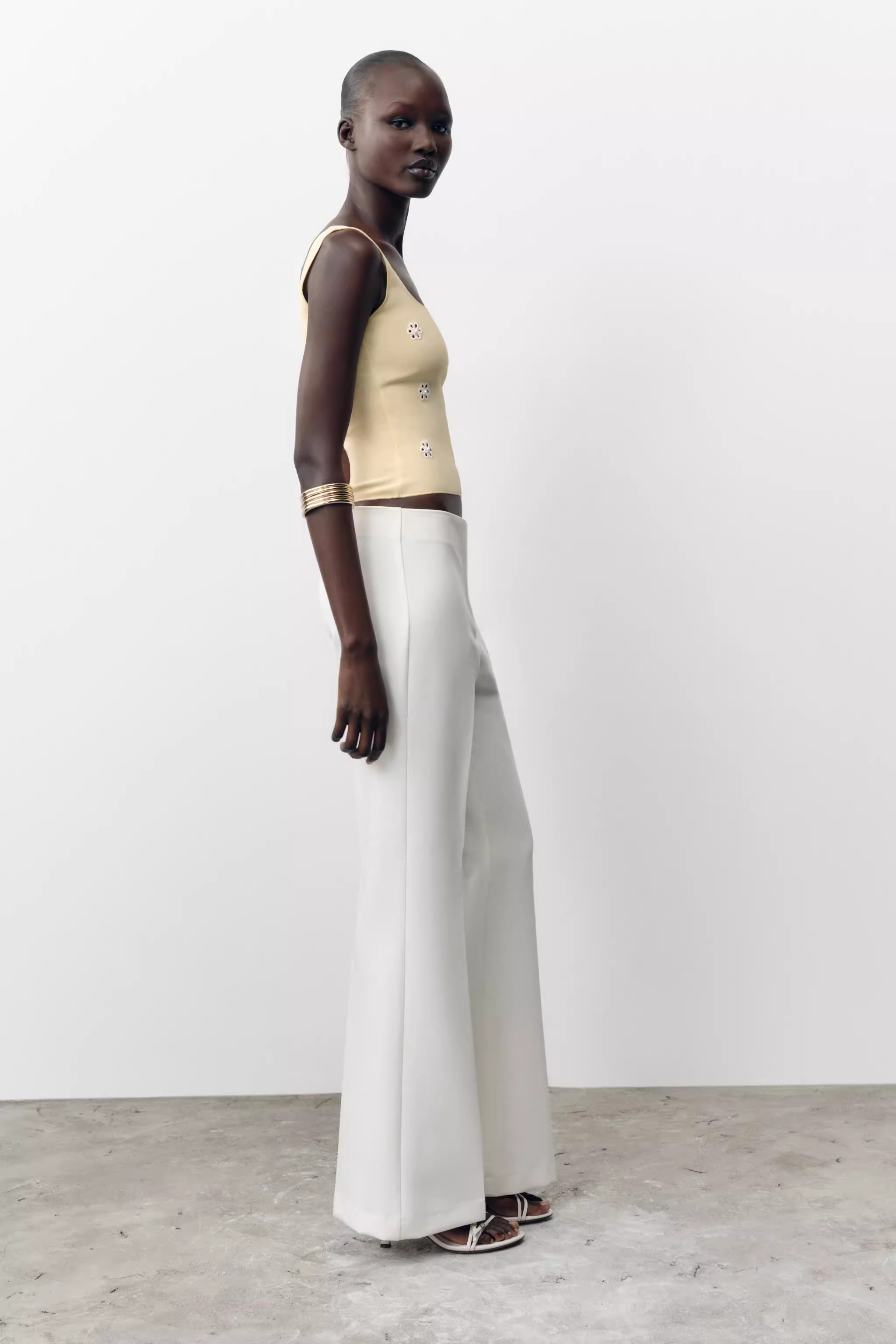 Flower hollow embroidery stretch vest 77