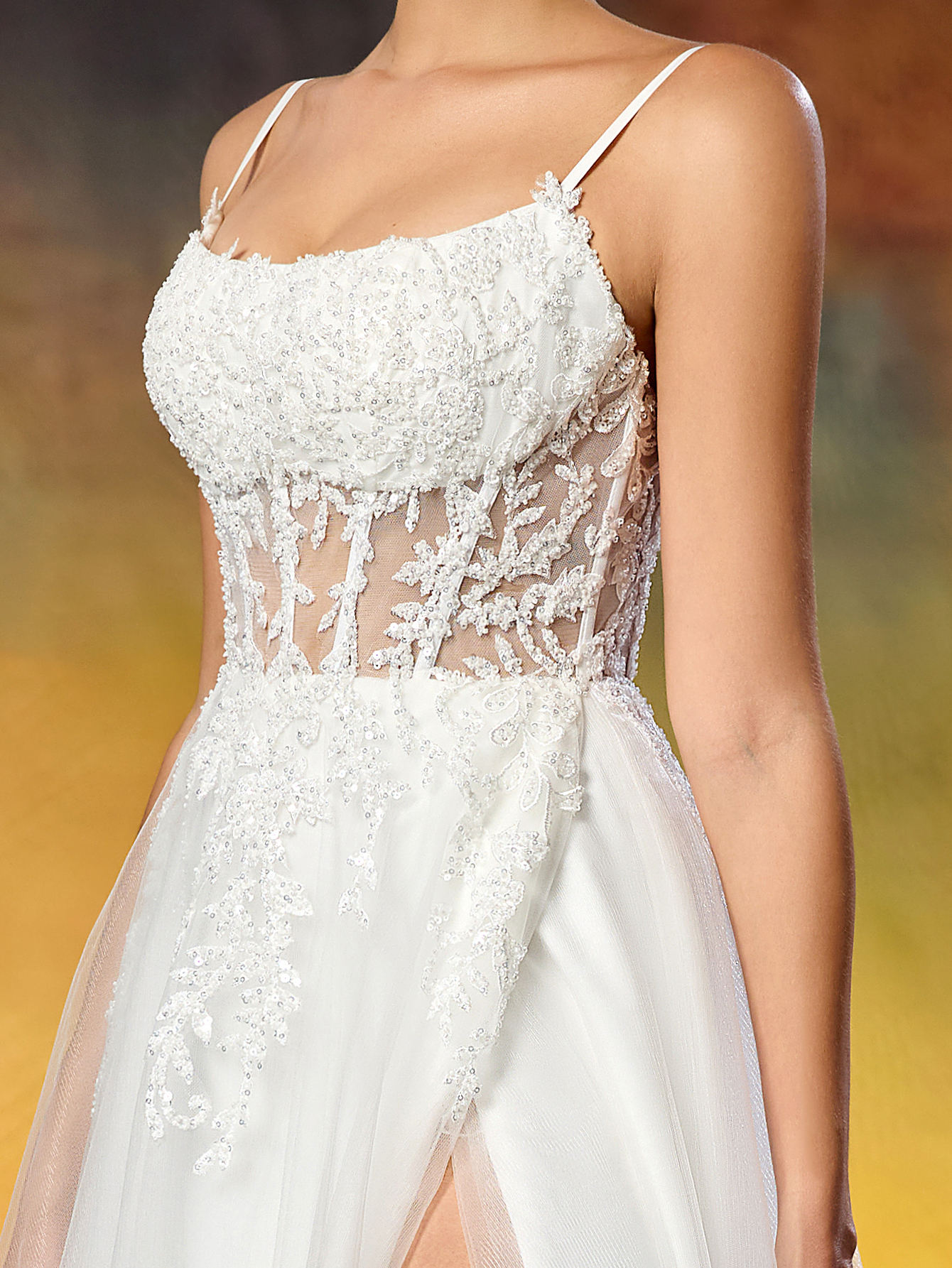 Elegant Spaghetti Straps Beaded Lace Appliqué Tulle Wedding Dress