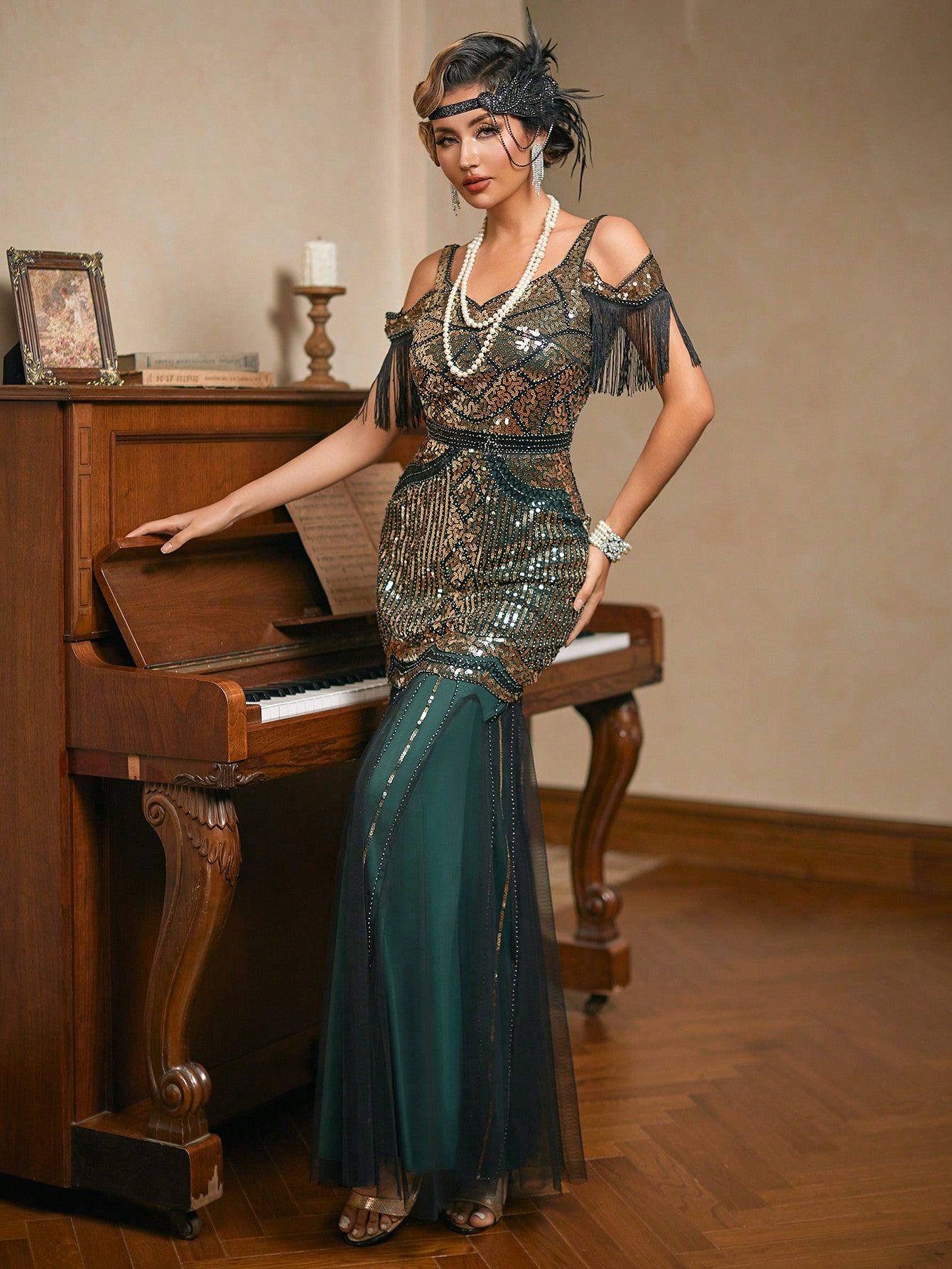 1920s Vintage V-Neck Beaded Gatsby Wedding Party Long Evening Party Homecoming Formal Dress with Fringes