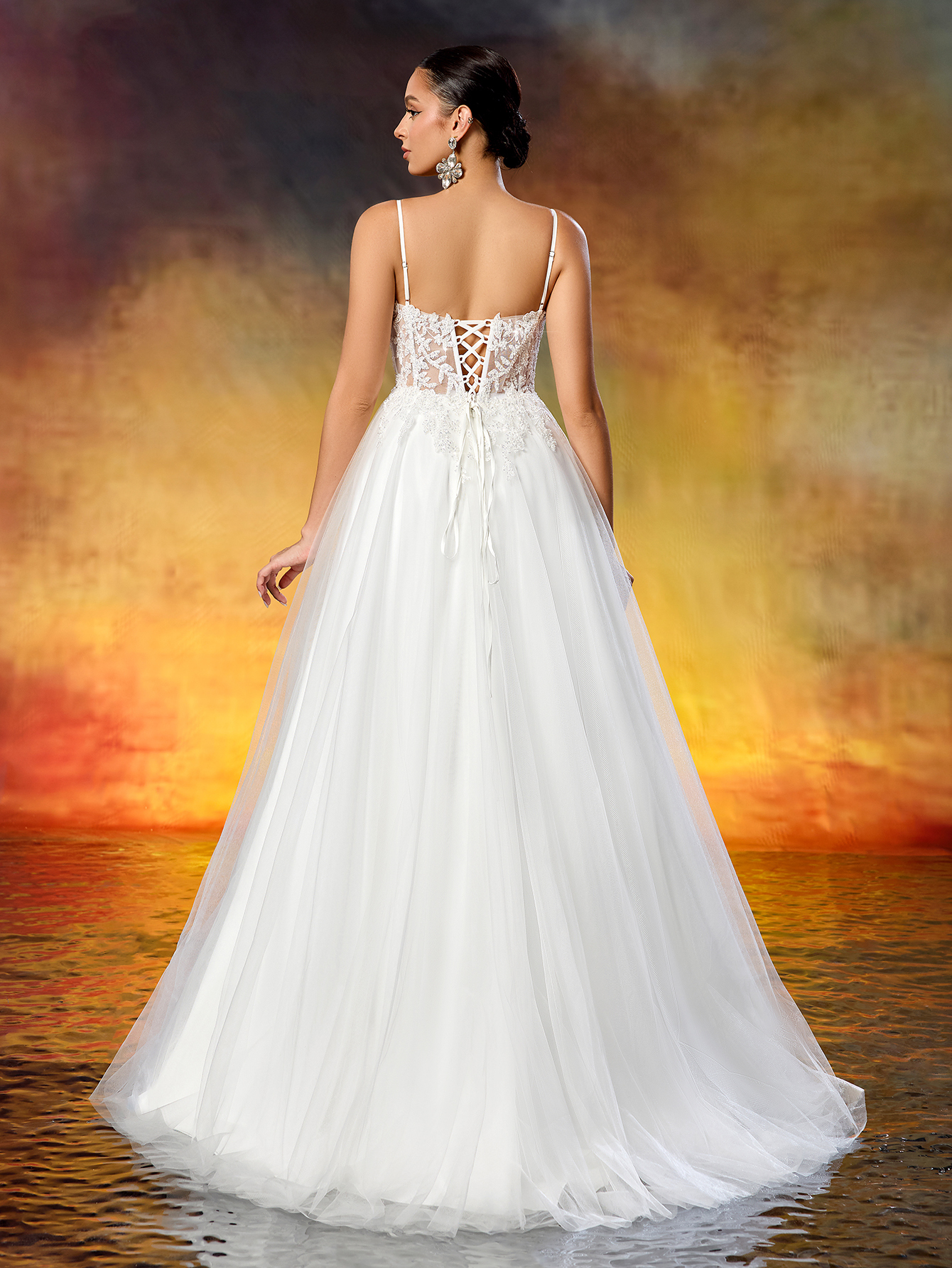 Elegant Spaghetti Straps Beaded Lace Appliqué Tulle Wedding Dress