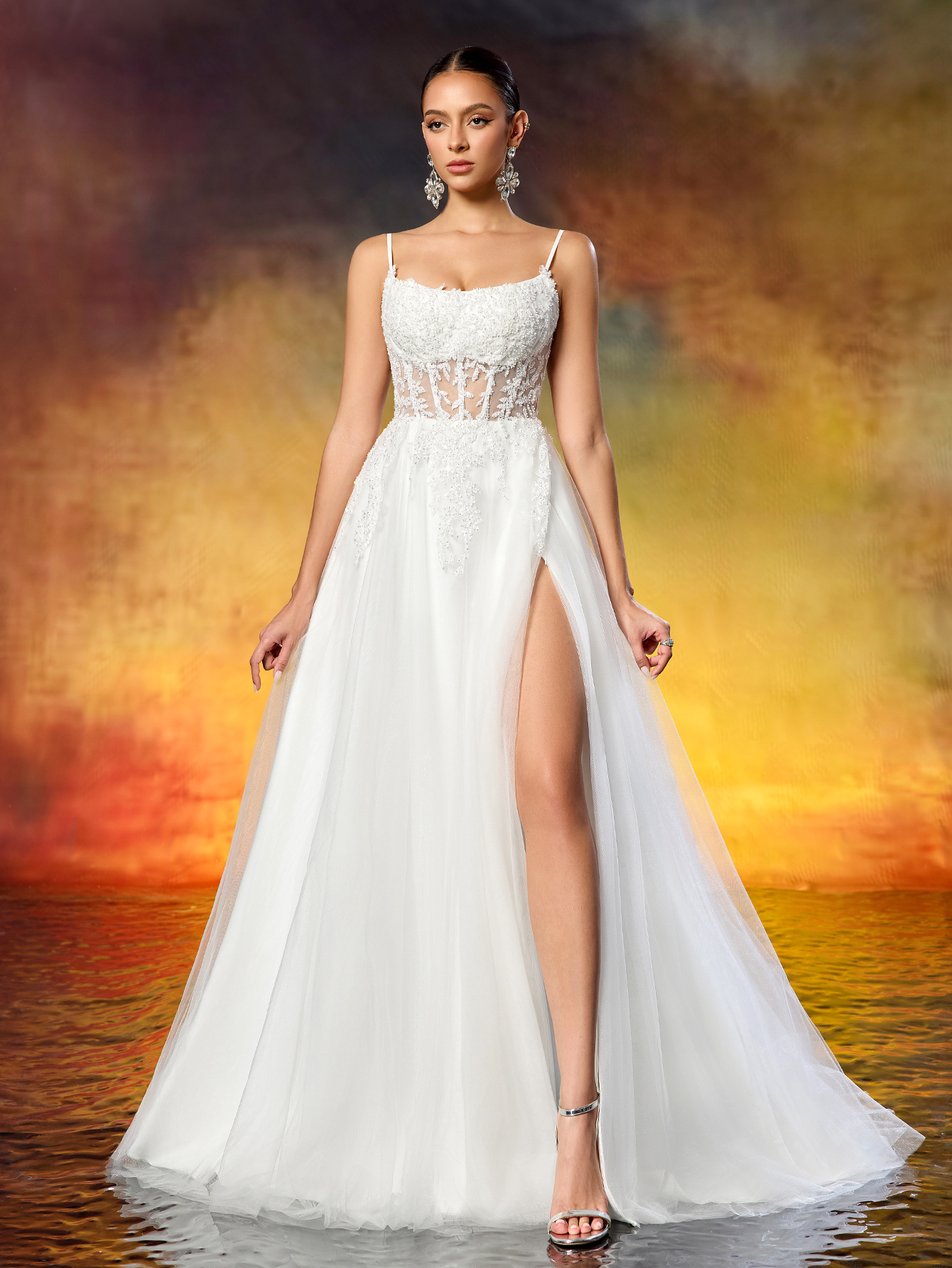 Elegant Spaghetti Straps Beaded Lace Appliqué Tulle Wedding Dress