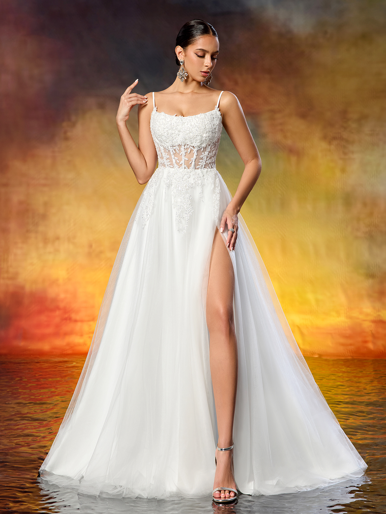 Elegant Spaghetti Straps Beaded Lace Appliqué Tulle Wedding Dress