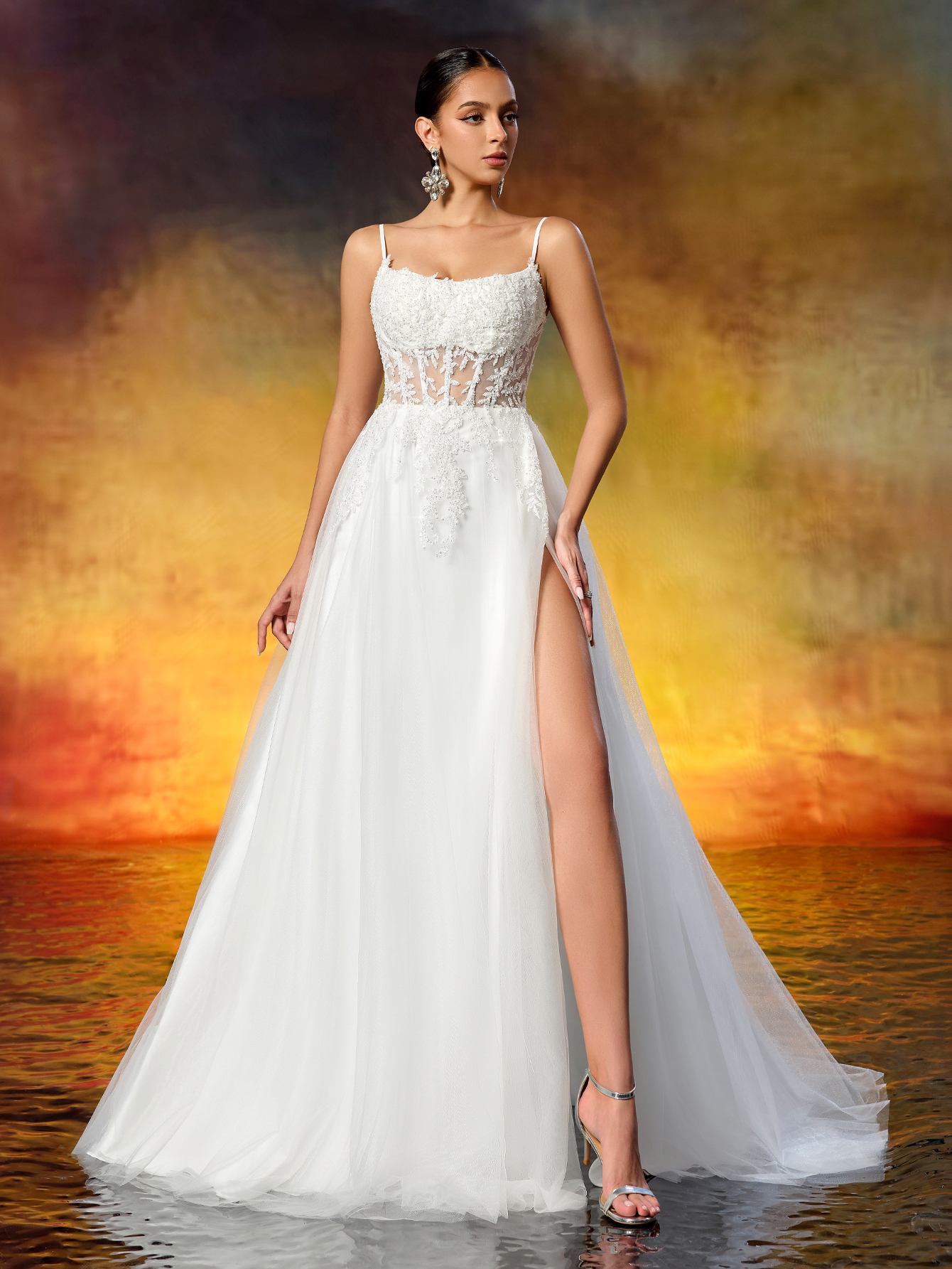 Elegant Spaghetti Straps Beaded Lace Appliqué Tulle Wedding Dress