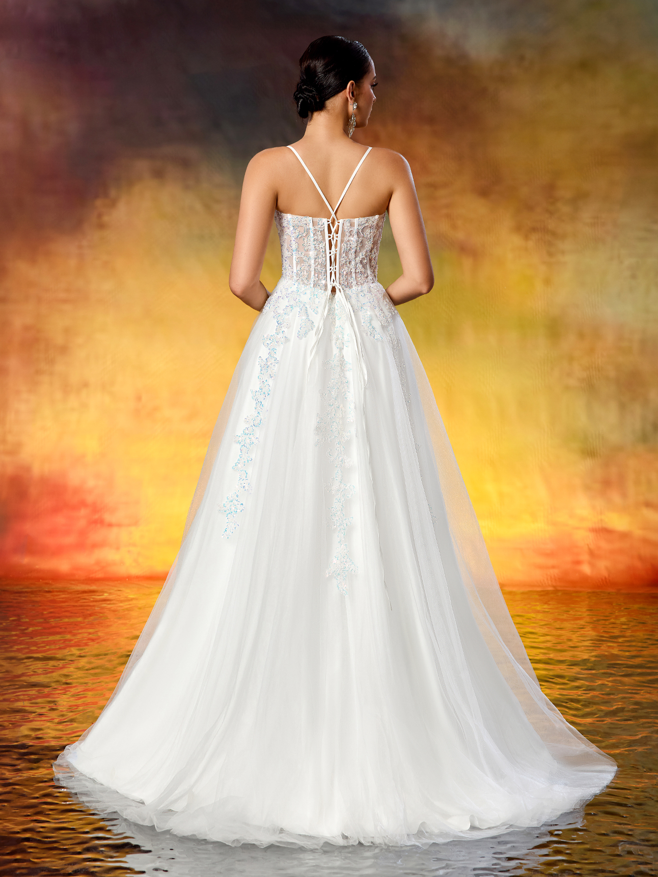 Elegant Spaghetti Straps V-Neck Beaded Lace Appliqué Tulle Wedding Dress