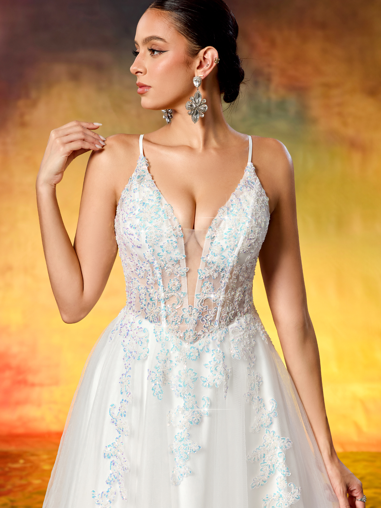 Elegant Spaghetti Straps V-Neck Beaded Lace Appliqué Tulle Wedding Dress