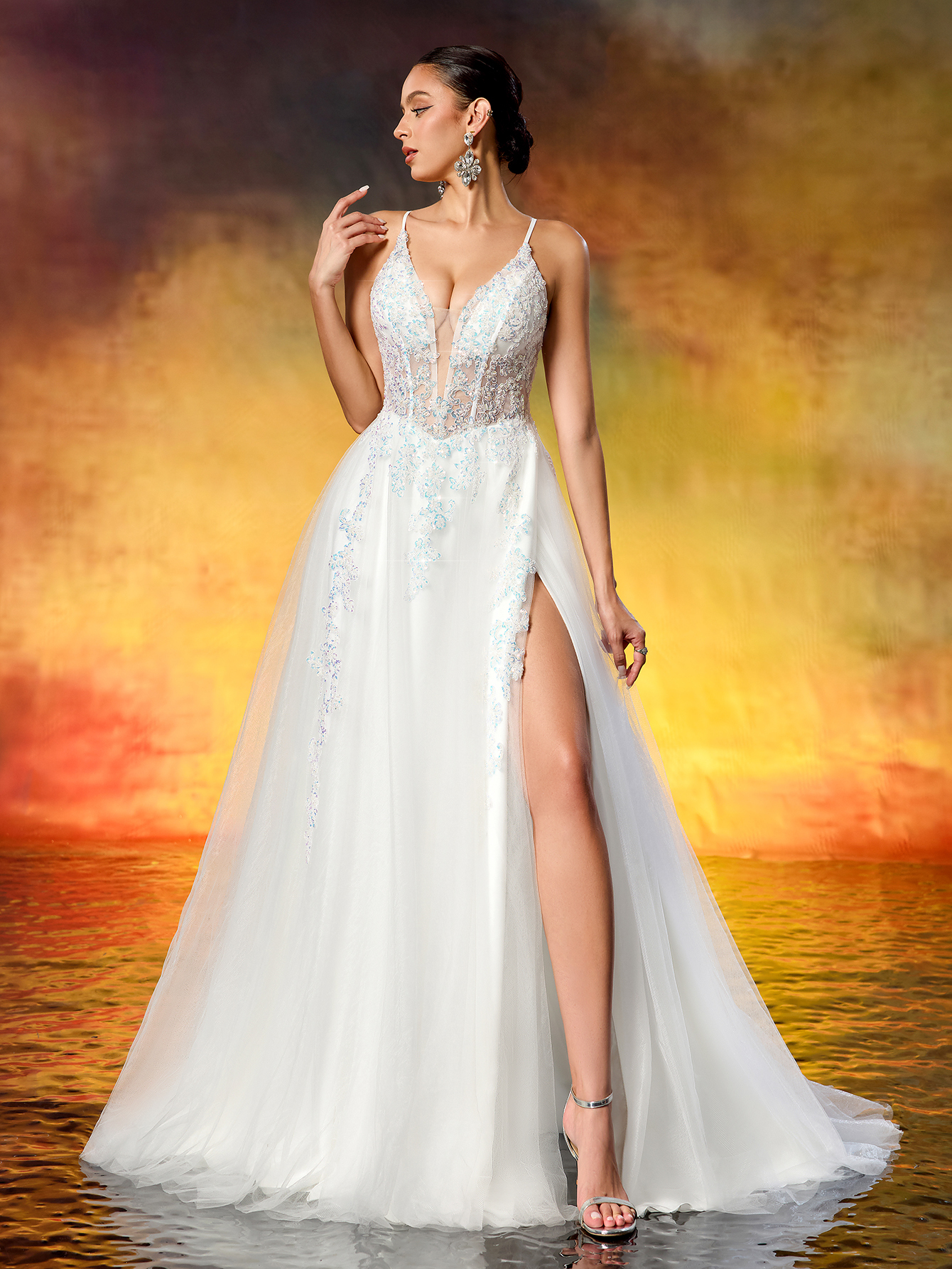 Elegant Spaghetti Straps V-Neck Beaded Lace Appliqué Tulle Wedding Dress