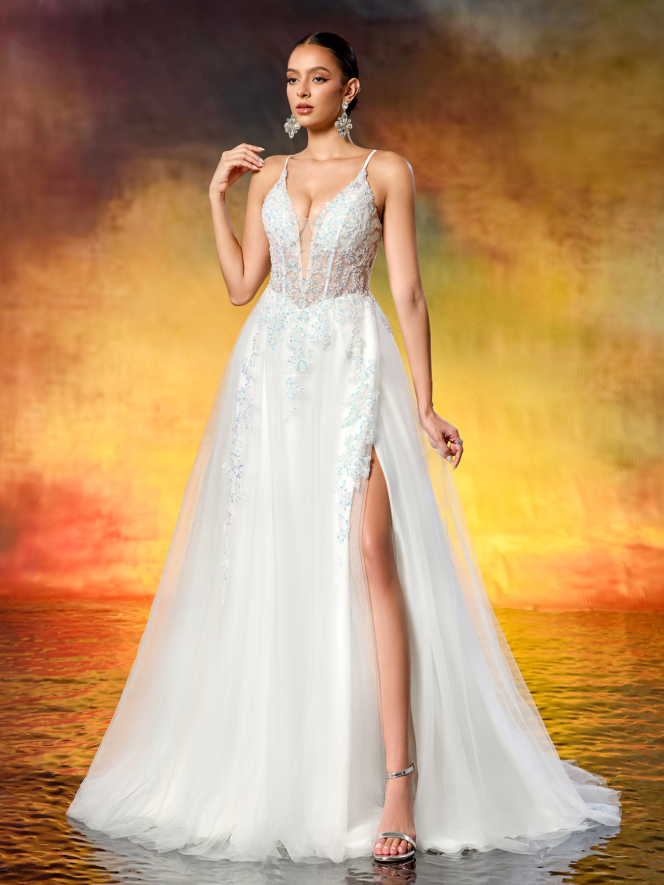 Elegant Spaghetti Straps V-Neck Beaded Lace Appliqué Tulle Wedding Dress
