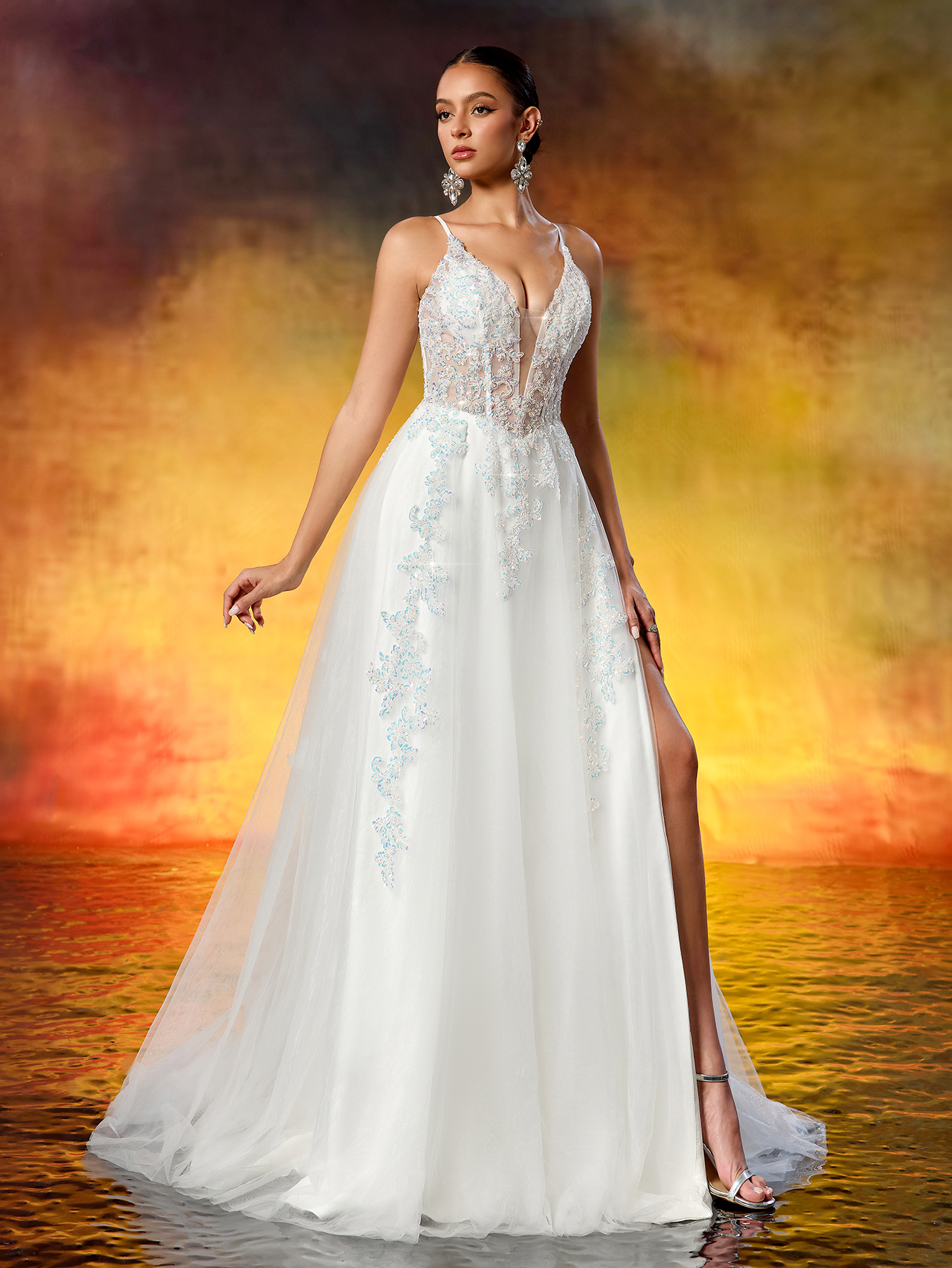 Elegant Spaghetti Straps V-Neck Beaded Lace Appliqué Tulle Wedding Dress