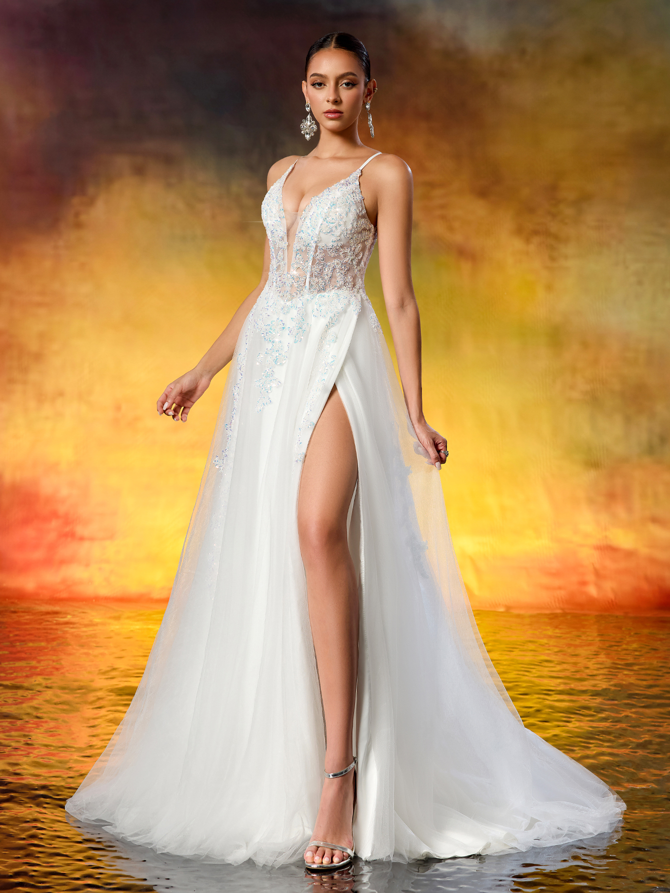 Elegant Spaghetti Straps V-Neck Beaded Lace Appliqué Tulle Wedding Dress