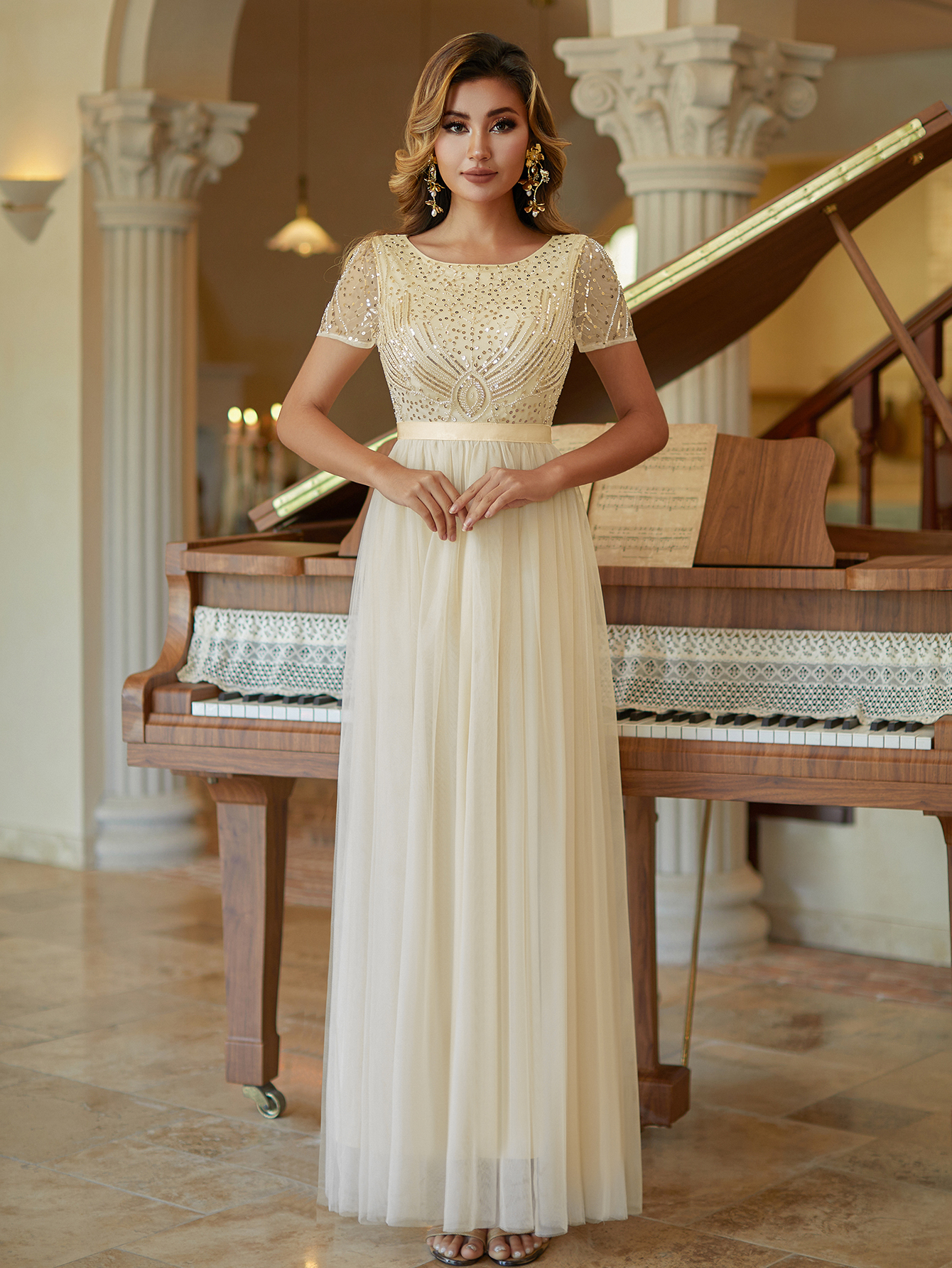Elegant Round Neck Short Sleeve Beaded Tulle Wedding Gown