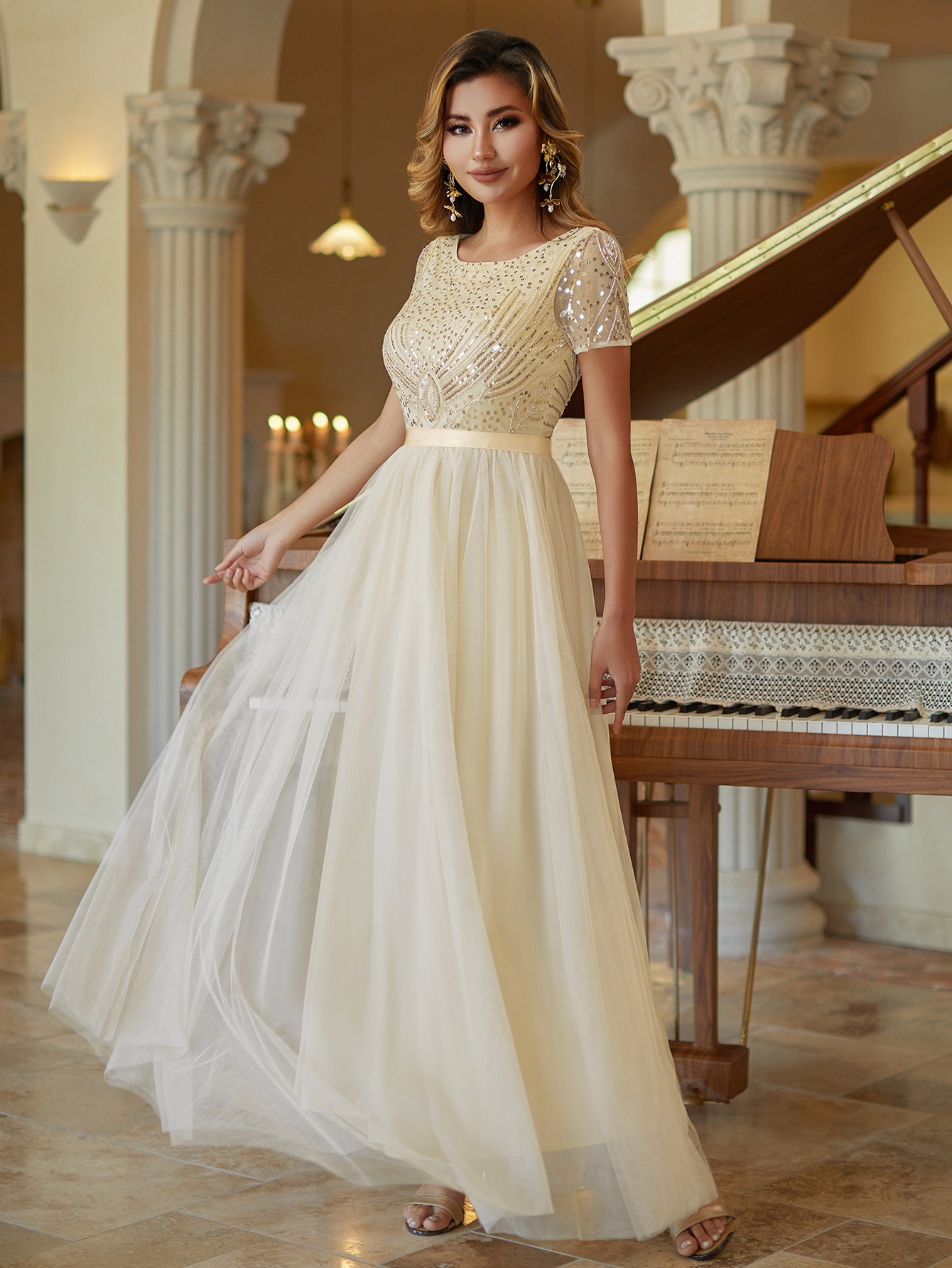 Elegant Round Neck Short Sleeve Beaded Tulle Wedding Gown