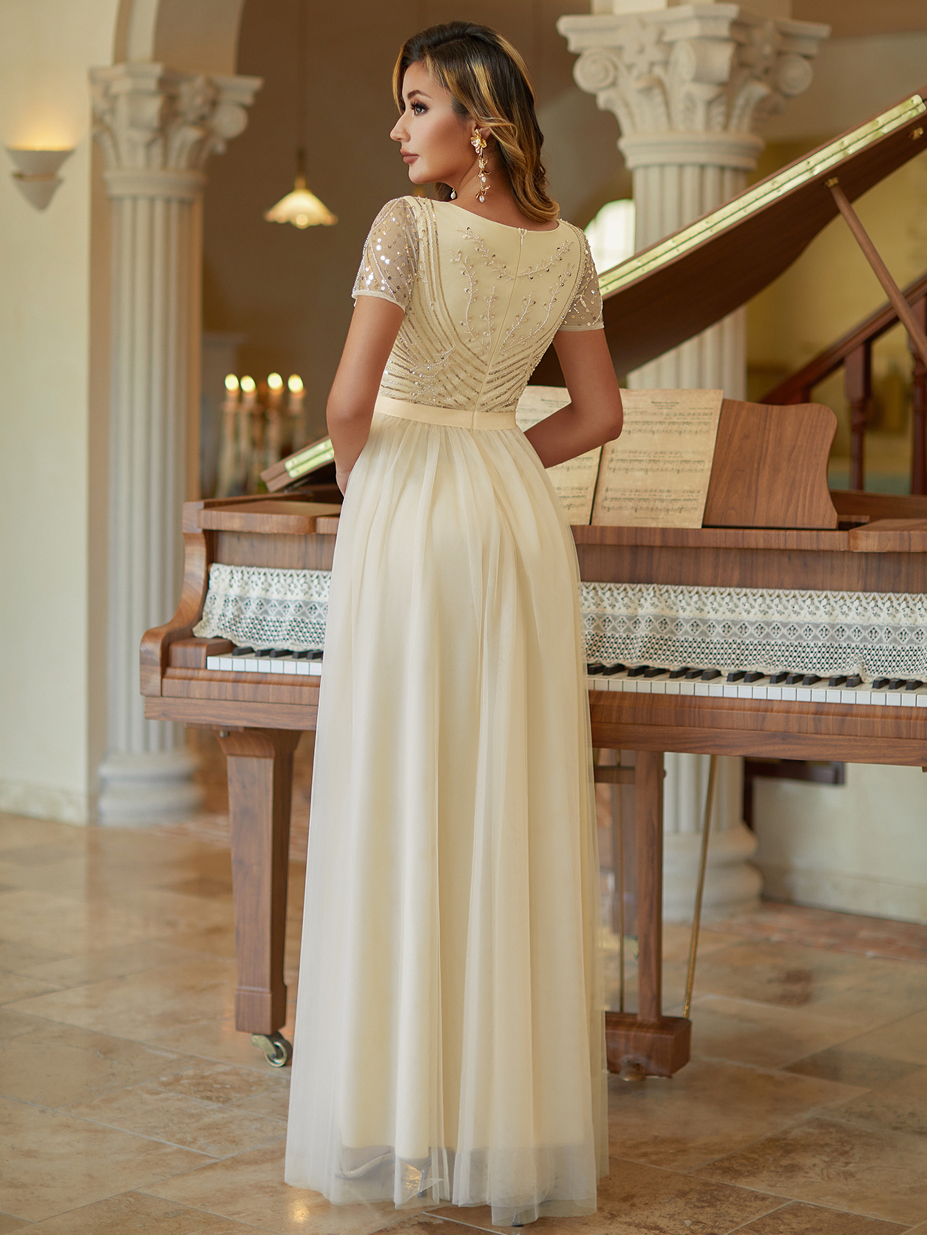 Elegant Round Neck Short Sleeve Beaded Tulle Wedding Gown