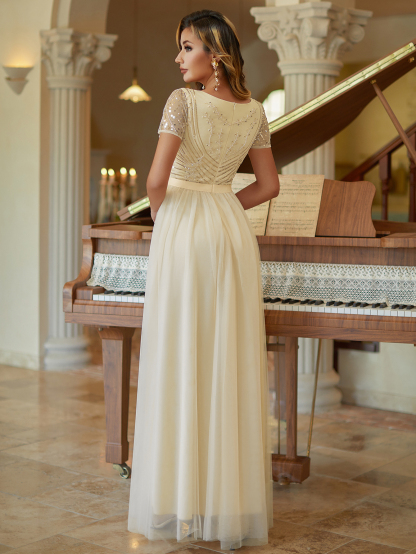 Elegant Round Neck Short Sleeve Beaded Tulle Wedding Gown