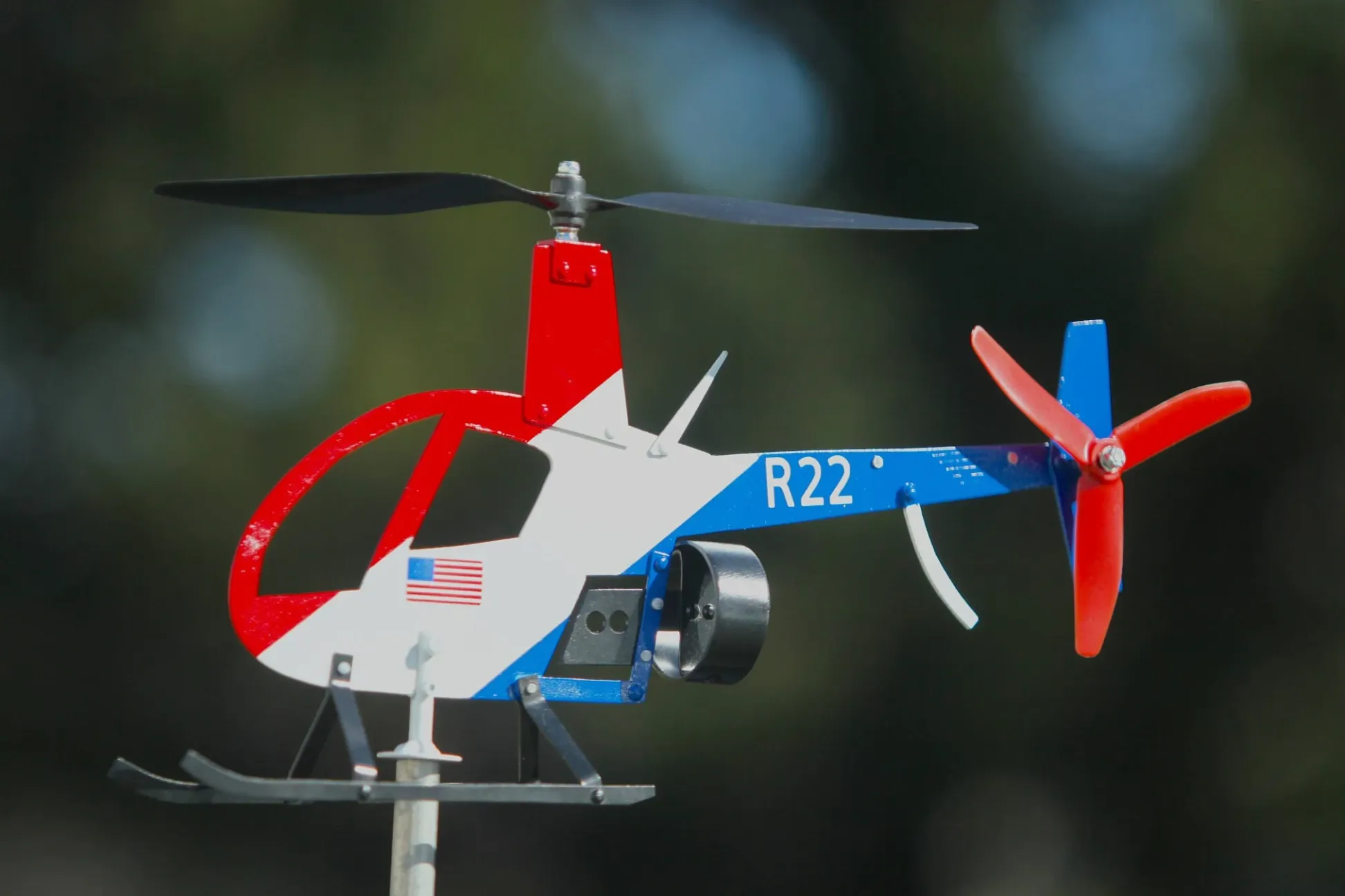 R22 Helicopter Model Windmill – Pilot Gift & Outdoor Yard Art Decor