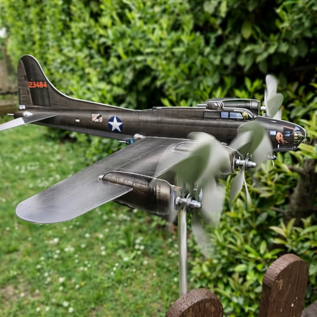Personalized B-17 Flying Fortress Bomber Weathervane – Outdoor Decorative Aviation Ornament