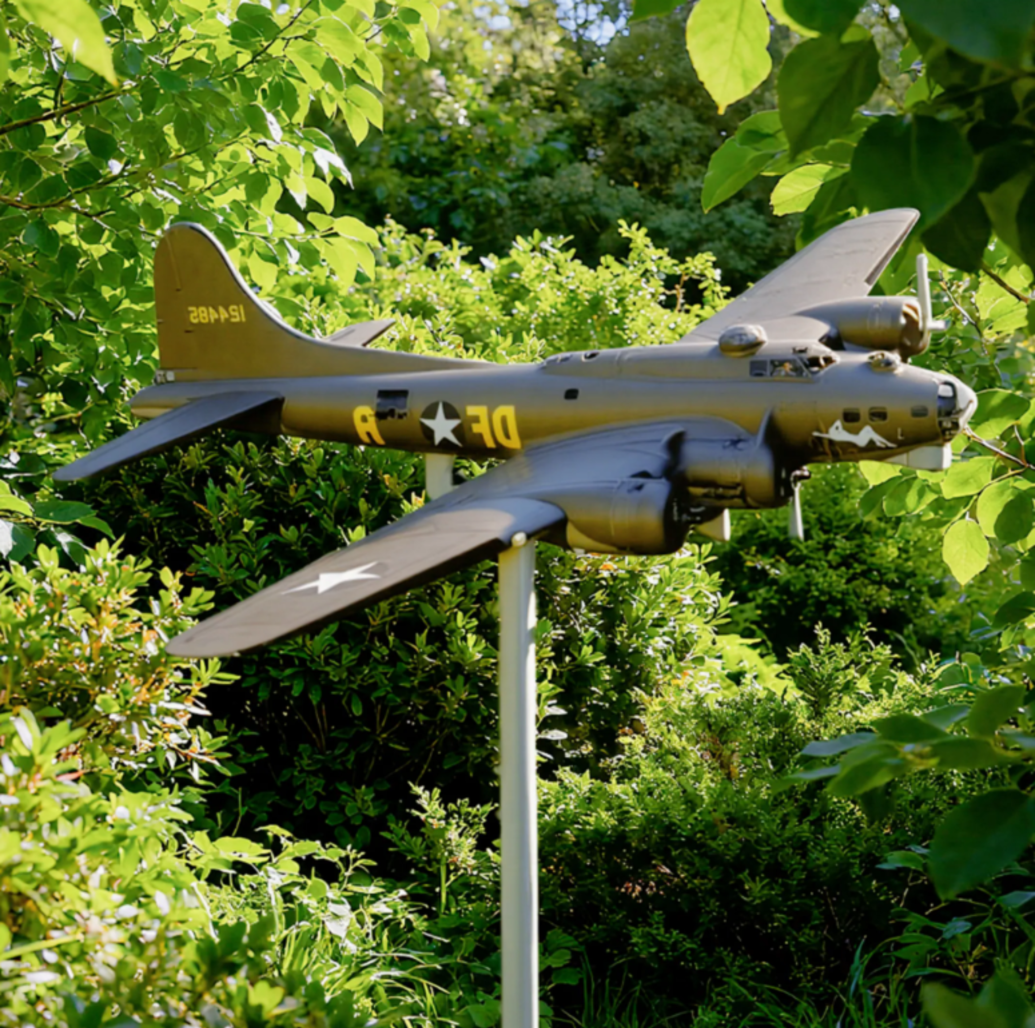 B-17 Flying Fortress Bomber Weathervane – Outdoor Decorative Aviation Ornament