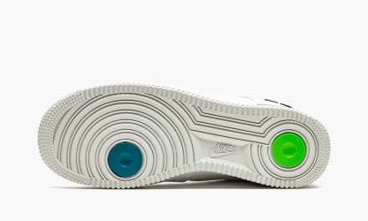 1 Low LV8 ��Peace, Love, Swoosh