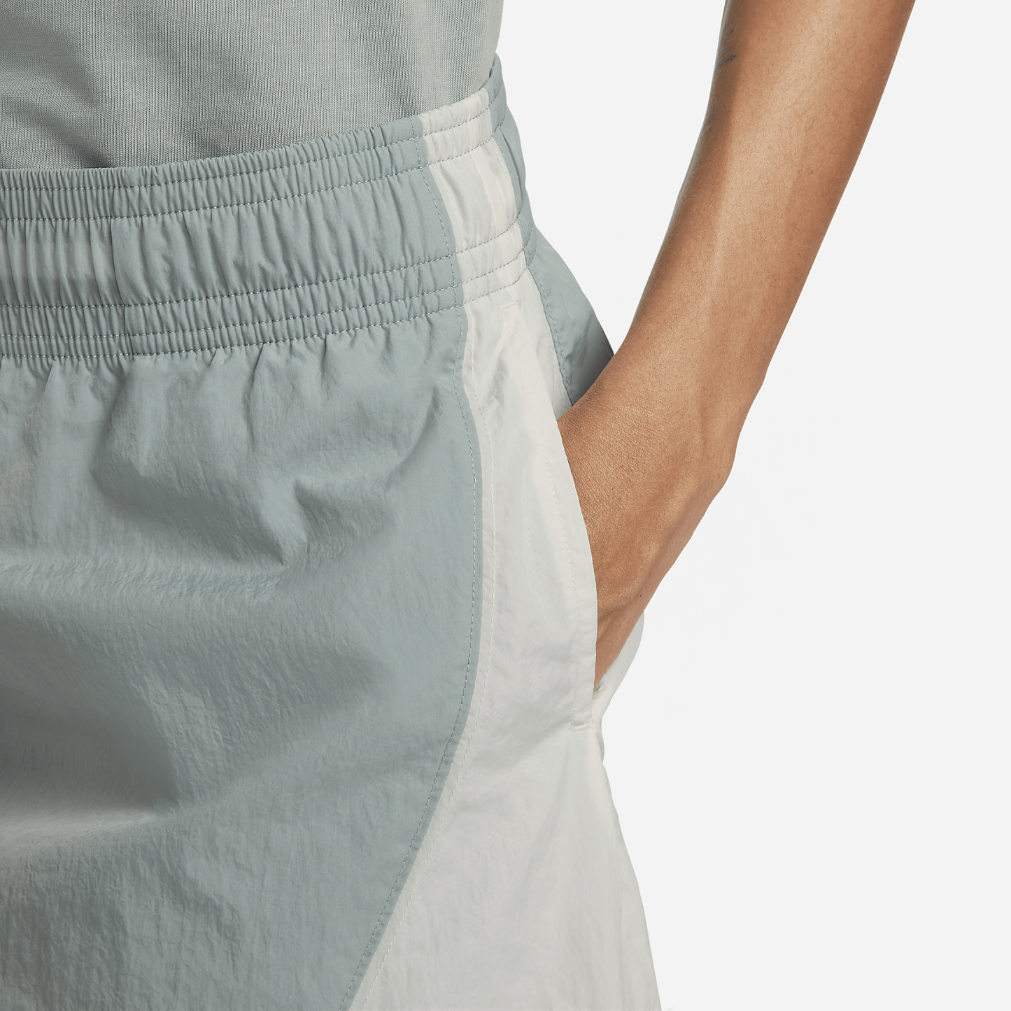 Women's High-Waisted Woven Mini Skirt