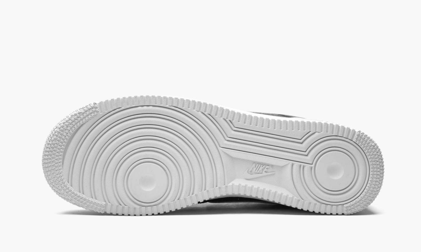 1 Low 7 ��Black / White