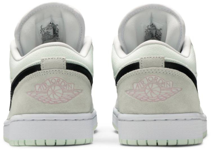 Wmns Low SE 'Barely Green' CZ0776-300