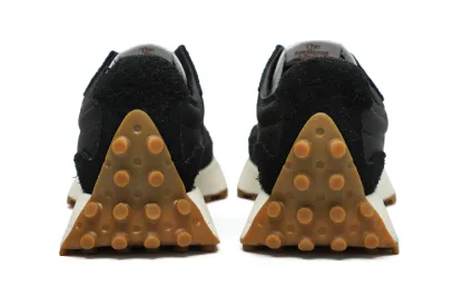 (WMNS) New balatthhnce 327 'Black White Gum'