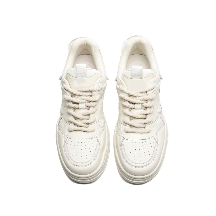 Trendy, comfortable, fashionable and versatile low-cut sneakers for couples