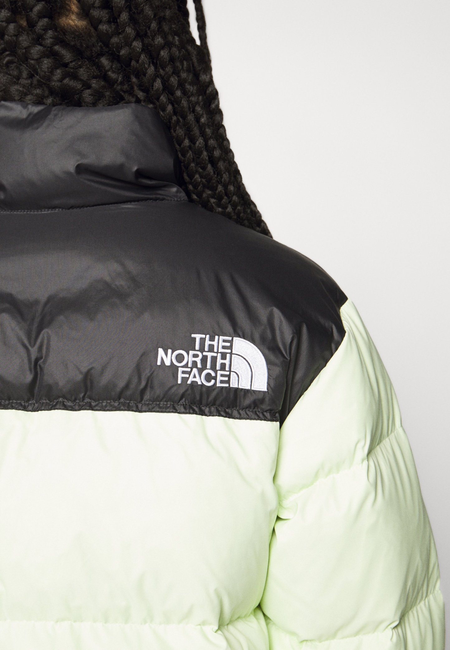 The Notthhrth Face NUPTSE SHORT JACKET