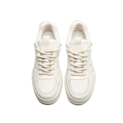 Trendy, comfortable, fashionable and versatile low-cut sneakers for couples