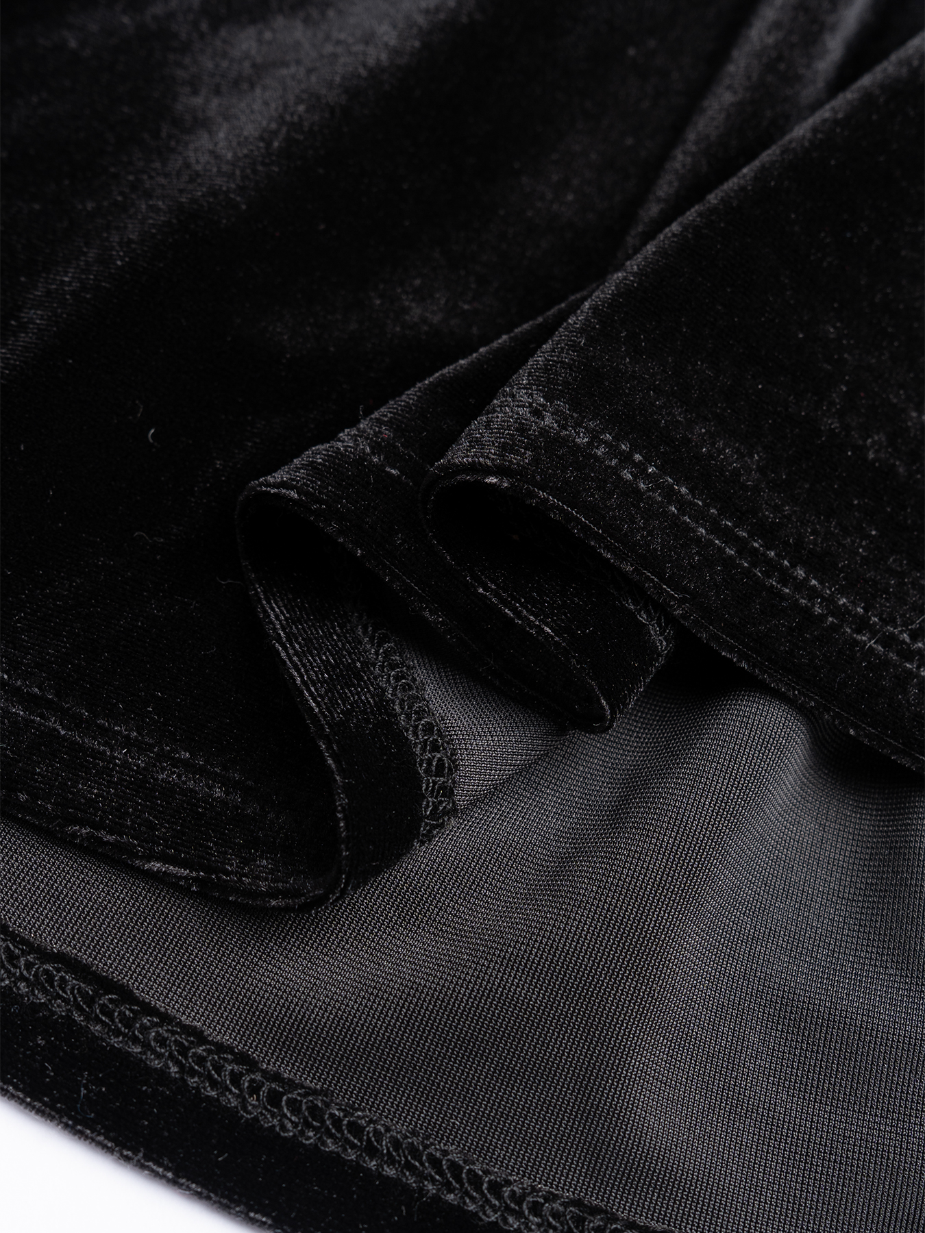 Woman‘s Black Velvet V-Neck Bell Sleeve Button-Embellished Mermaid Maxi Dress