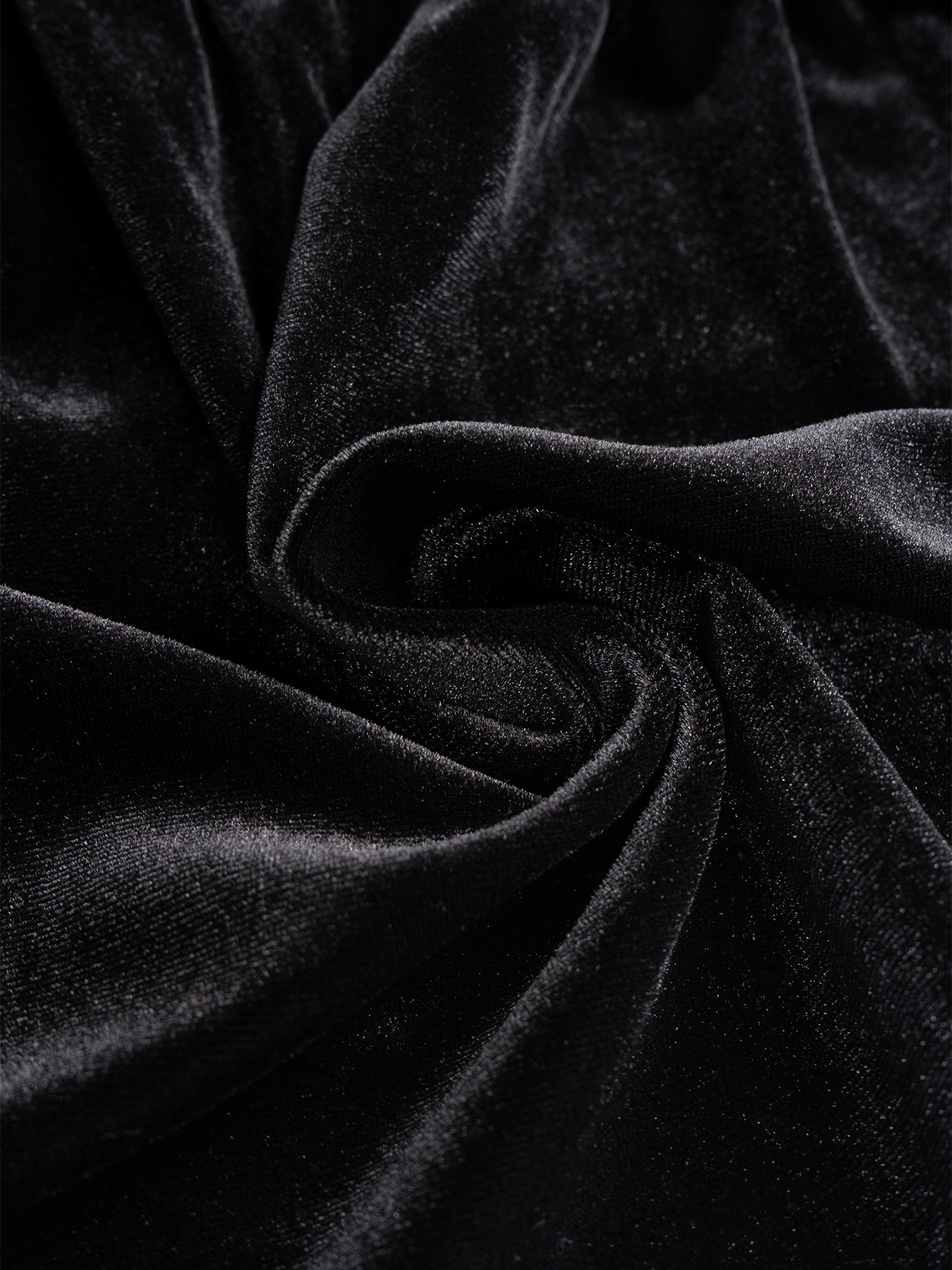 Woman‘s Black Velvet V-Neck Bell Sleeve Button-Embellished Mermaid Maxi Dress