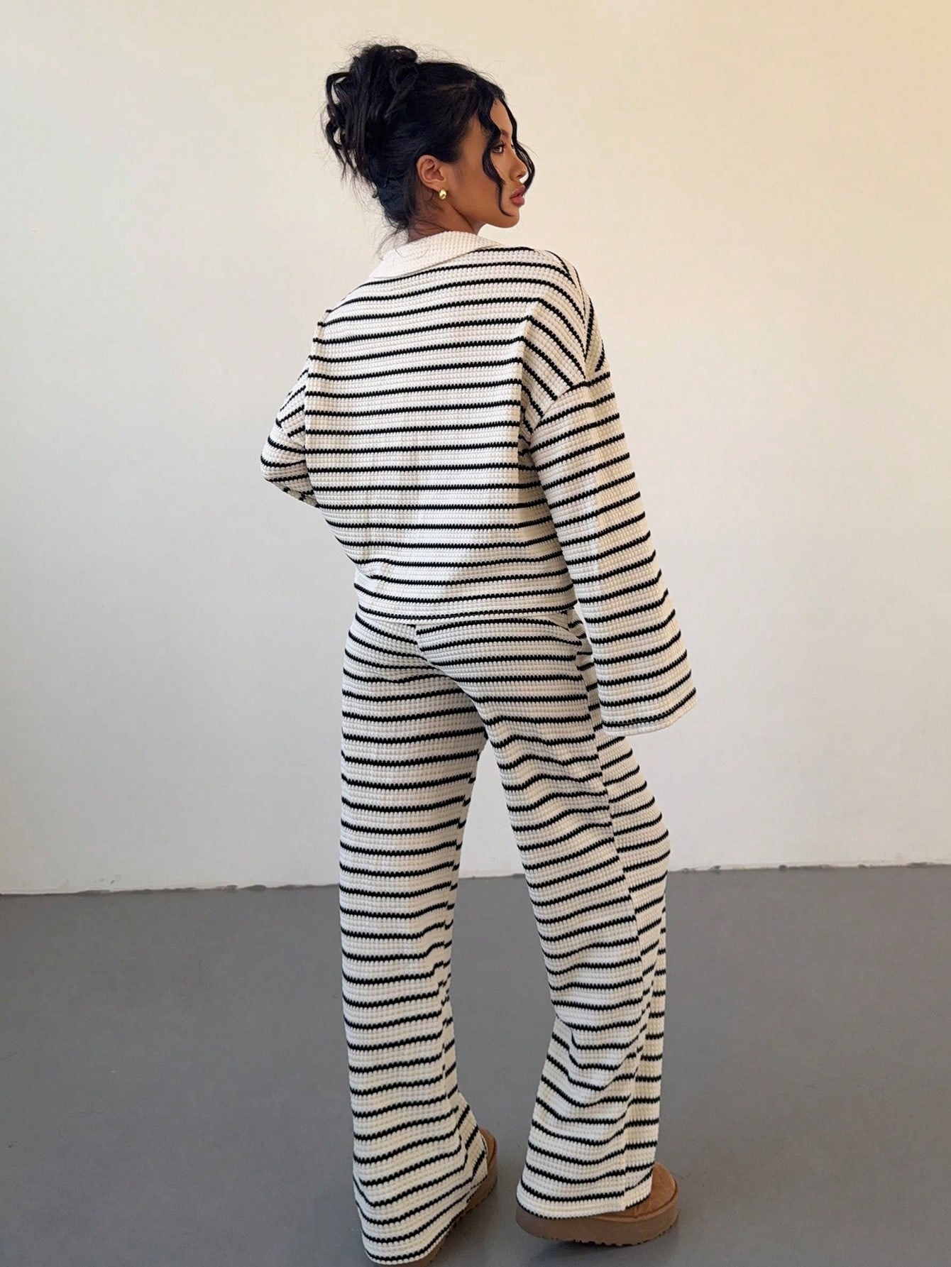 Black and white striped suit Polo collar long-sleeved shirt, wide-legged trousers two sets for casual commute